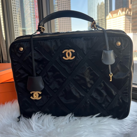 Chanel travel bag - Picture 1 of 6